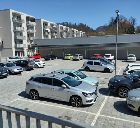 Nedokončana poslovna stavba, garažna mesta, Goriška cesta, 3320 Velenje