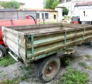 Traktorski priključki (prikolica, cisterna, vitel, razsipalnik, plug), kosilnica, kolo, dvosed, fotelj, klimatska naprava - možen posamičen nakup (cene od 30 € do 1.000 €)