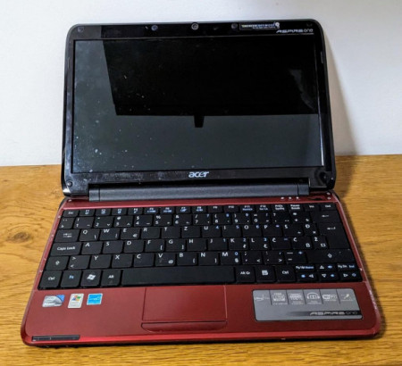 Prenosni računalnik Acer Aspire One ZA3, mobilni telefon Samsung S20+ (128 GB, poškodovan zaslon), ročno projekcijsko platno Vega