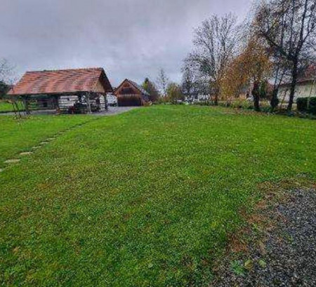 Zidanica, gospodarska poslopja - v deležu ½, Na gmajno, 8310 Šentjernej