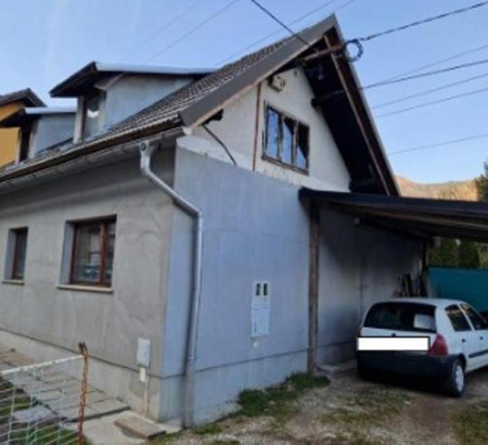 Hiša, Cesta 1. maja, 4270 Jesenice