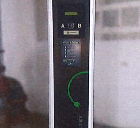 Samostoječa polnilna postaja za električna vozila, letnik 2018