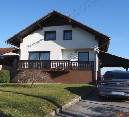 Hiša - v deležu ½, Kapele, 8258 Kapele
