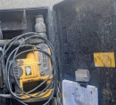 Električno pnevmatsko udarno kladivo DeWalt, električni vrtalnik Bosch, kotna brusilka Perles, črpalka za tlačni preizkus Rems, orodje
